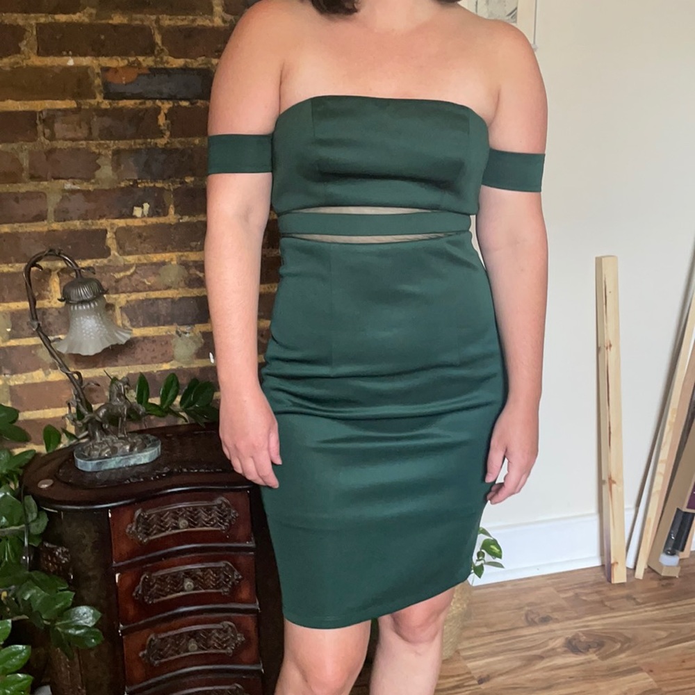 Beautiful strapless dress with mesh panels